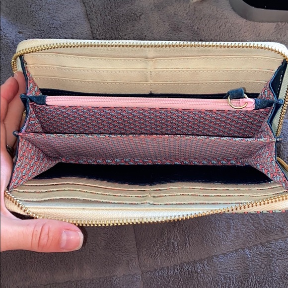 Vineyard Vines Continental Whale zip around wallet - Picture 6 of 8